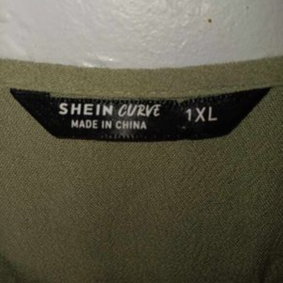 SHEIN Curve Flowy Top Size 1XL - Picture 5 of 10